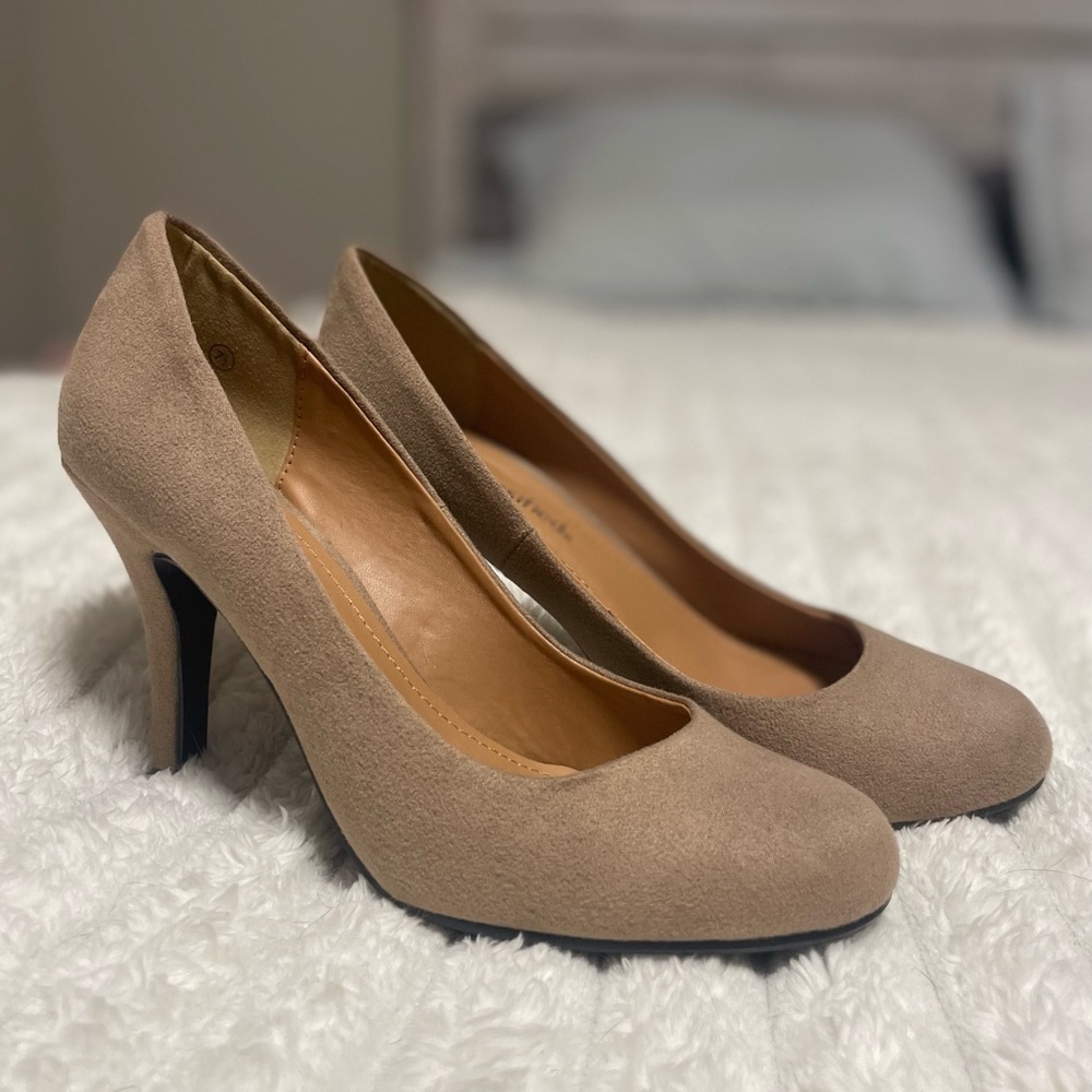 Cityclassified Classic Tan Heels